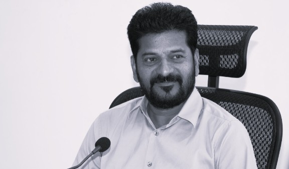 ఇరాన్, గల్ఫ్ దేశాల్లో అత్యవసరమైతే తప్ప తెలుగువారు బయటకు రావొద్దు: సీఎం రేవంత్ రెడ్డి